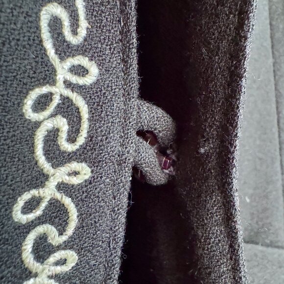 1980s Vintage Black w White Embroidered Trim Skirt and Blazer Suit Set - Picture 8 of 16